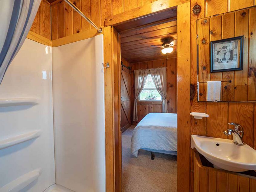 cottage 4 bathroom bed